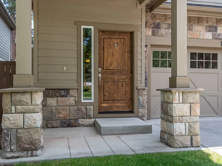 61150 Snowbrush Dr — Photo 2