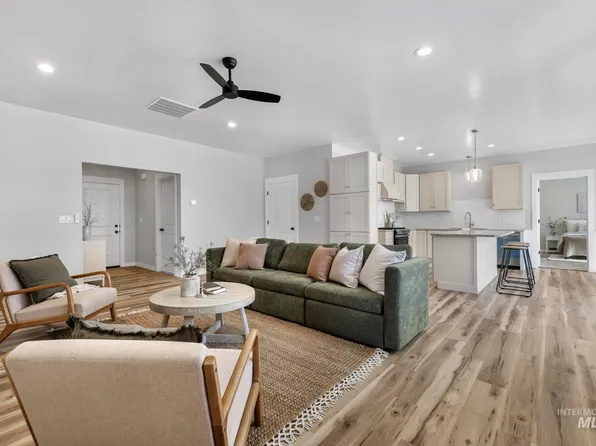 1012 Lincoln Cir, Gooding, ID 83330