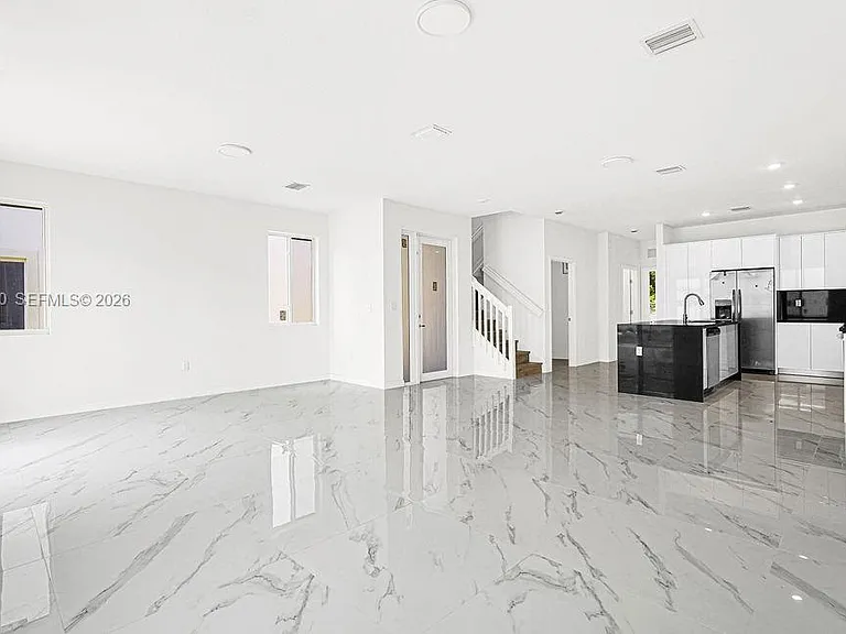 SW 125th Ave — Photo 5