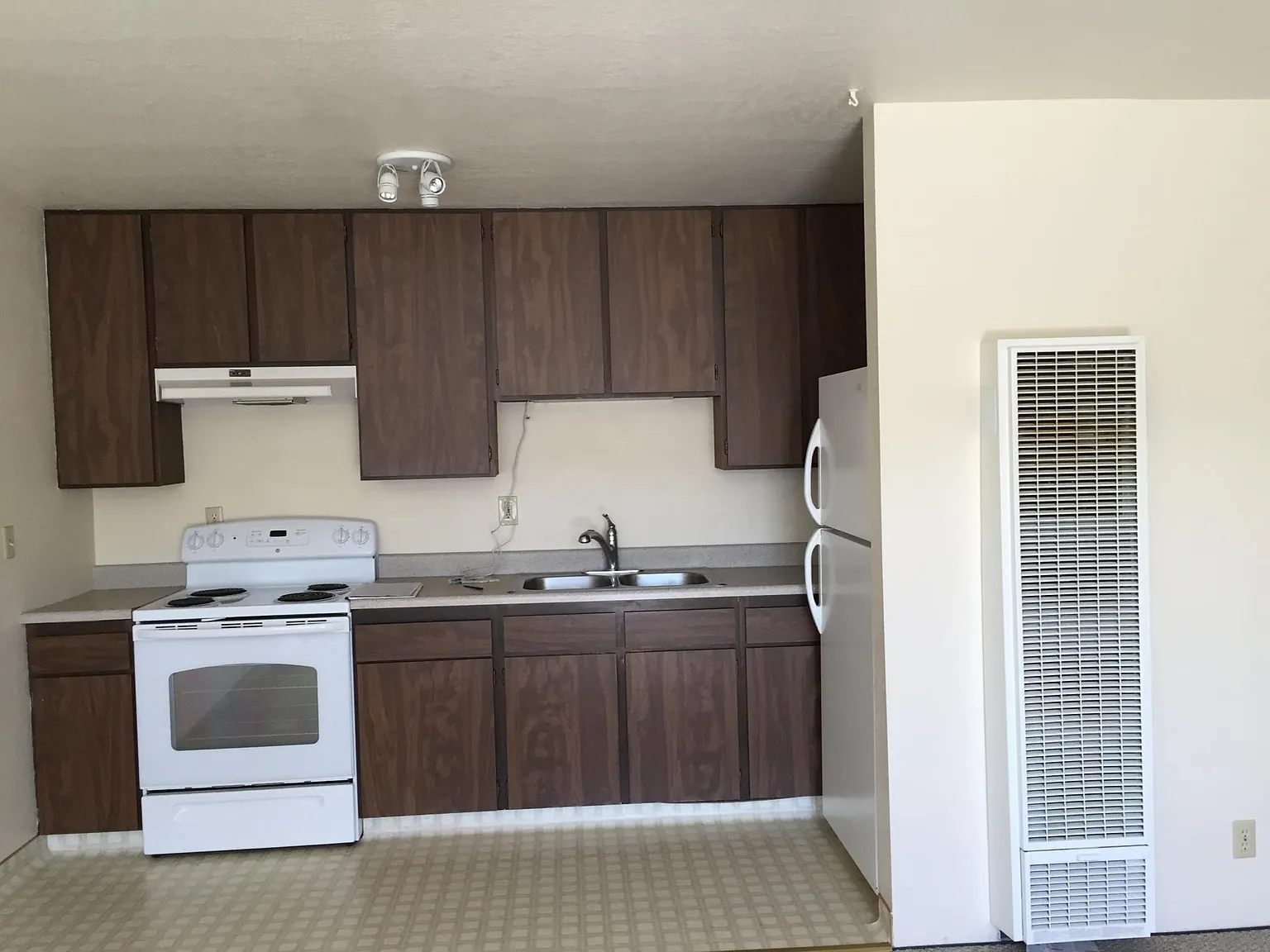 Studio, 650 sqft, $1,800 — Photo 1