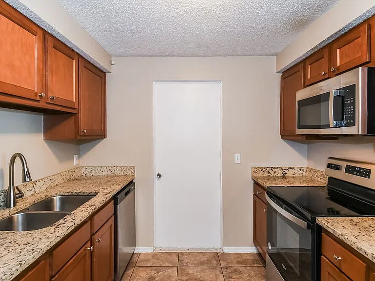 8244 Yolanda Ct — Photo 8