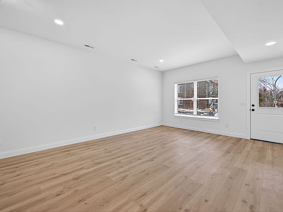4th image of 2027 Maury Ave #C