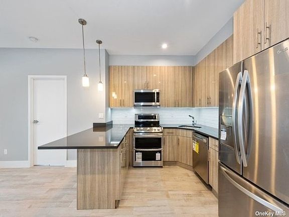 3rd image of 104-22 Astoria Blvd Unit 3R