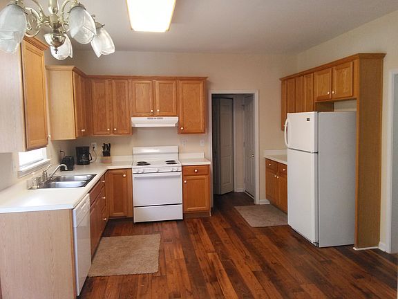 4th image of 150 Glengary Ct