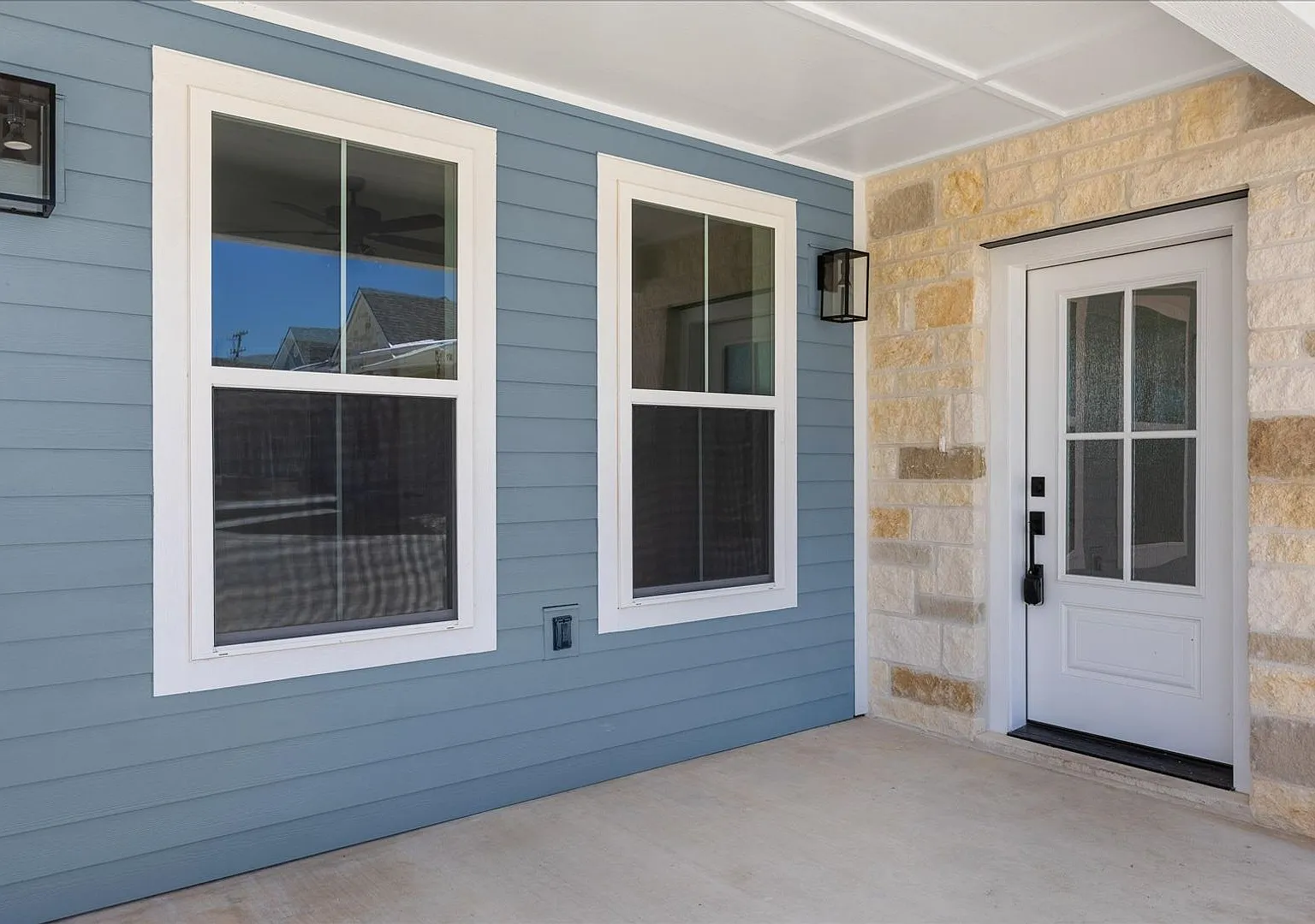 Bright, Spacious, & Beautifully Designed 1 bed 1.5 bath — Photo 4