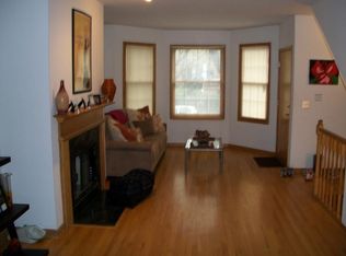 1527 W School St #2S, Chicago, IL 60657