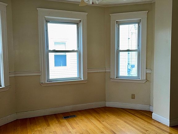 3rd image of 27 Clarendon St