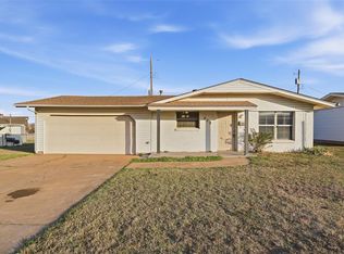 929 NW 20th St, Moore, OK 73160