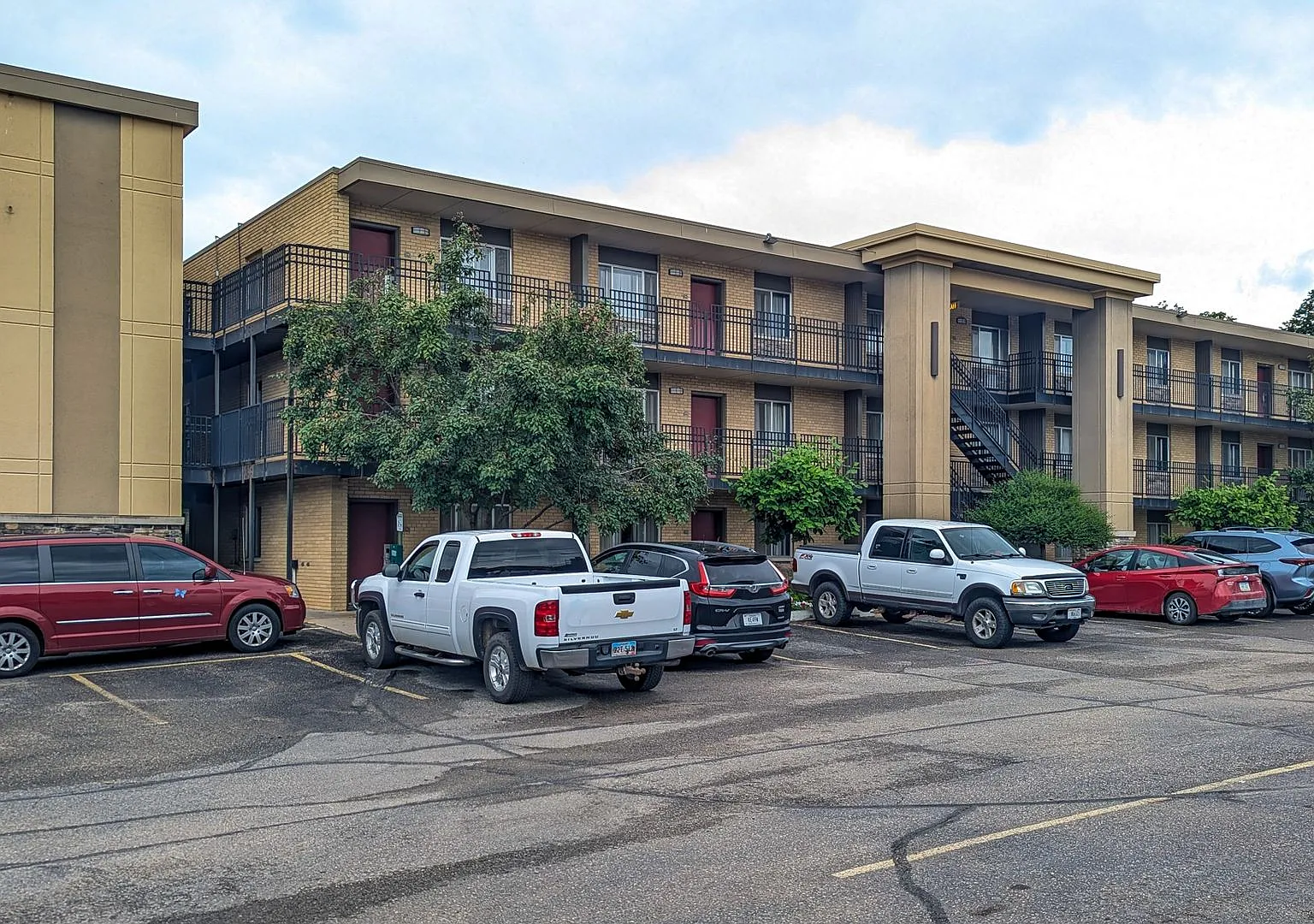 Stoneridge Apartments — Photo 1