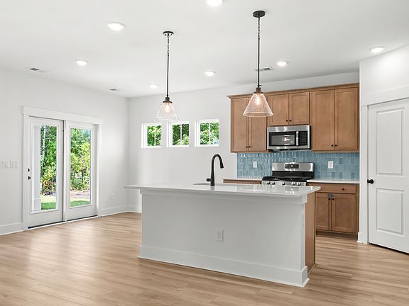 4th image of 809 Sun Colony Blvd