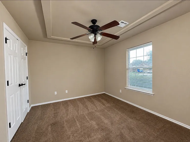 10605 NW 17th St — Photo 4