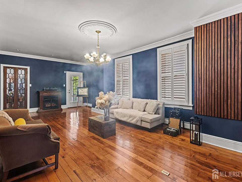 1st image of 126 E Union St