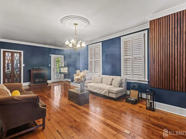 126 E Union St, Burlington, NJ 08016