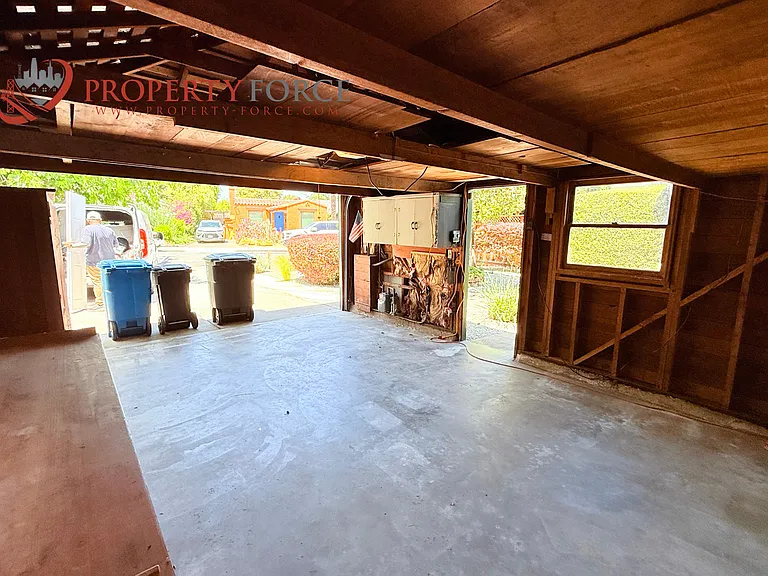 1623 Howard Ave — Photo 8