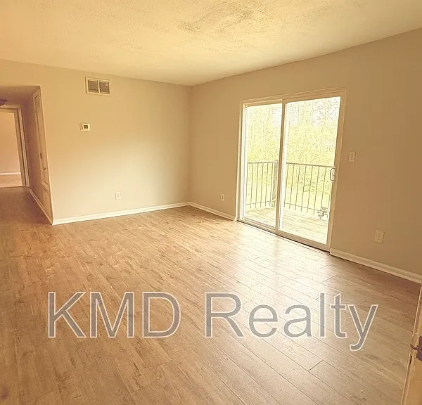 702 Farmhurst Dr #G — Photo 2