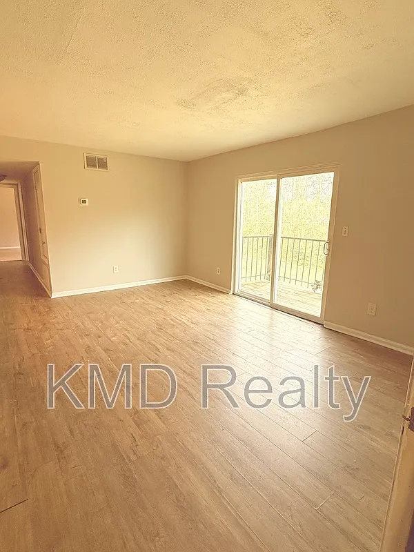 Building Photo - 702 Farmhurst Dr #G
