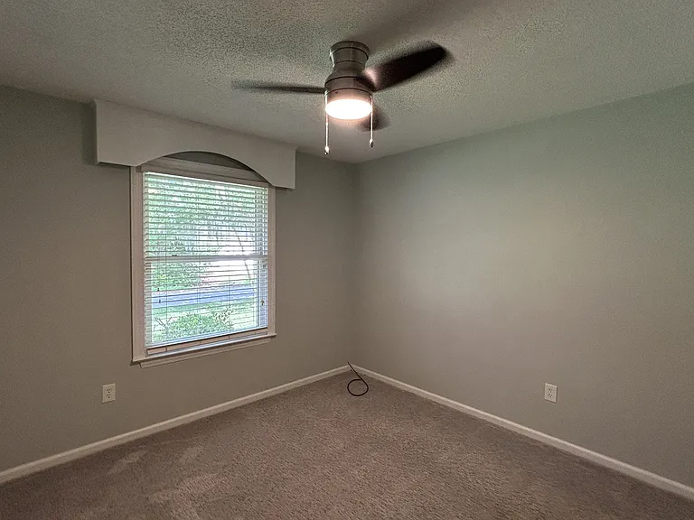 1008 Charlene St — Photo 27