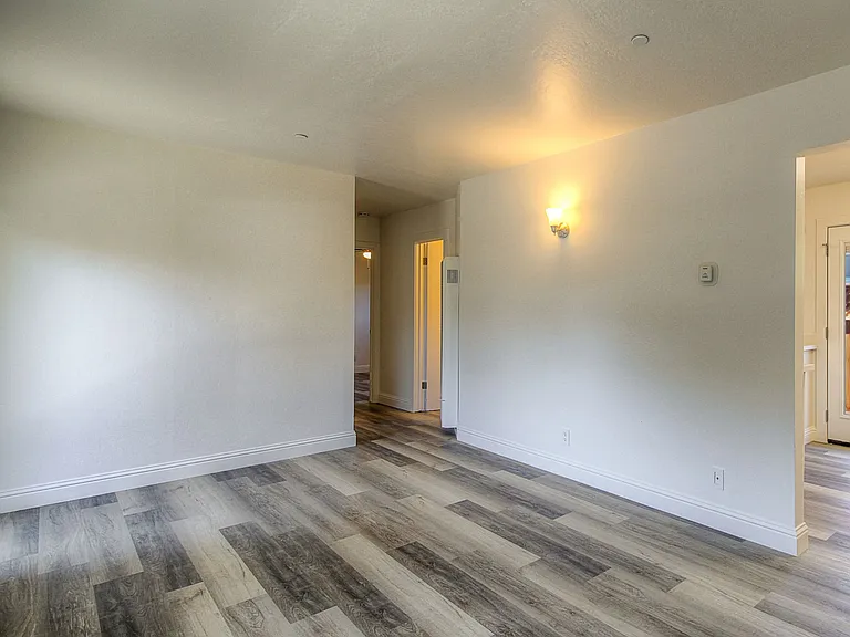 303 Farmers Ln — Photo 4