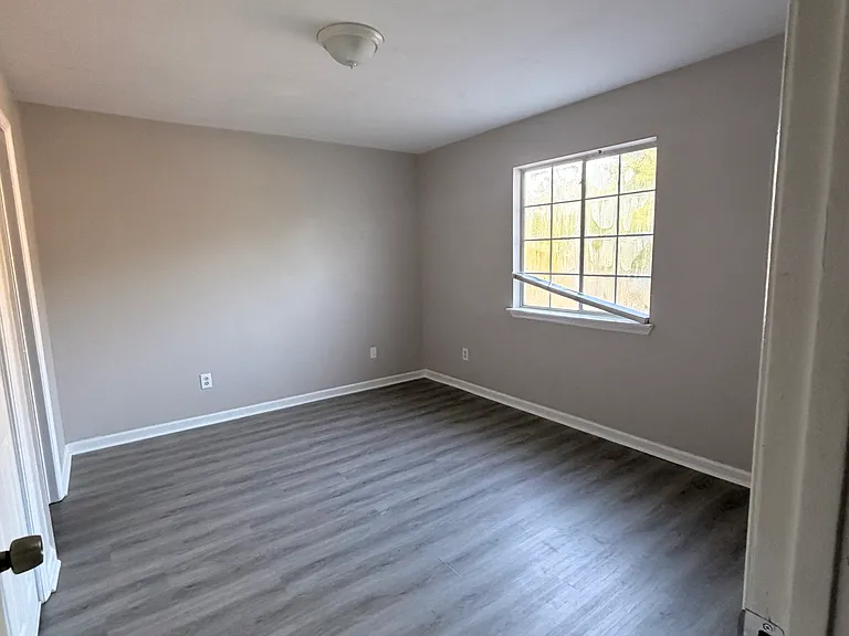 2525 Hartsfield Rd #4 — Photo 2