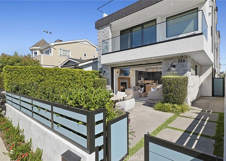 1st image of 716 Heliotrope Ave