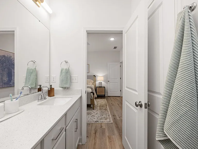Oak Lake Townhomes — Photo 17