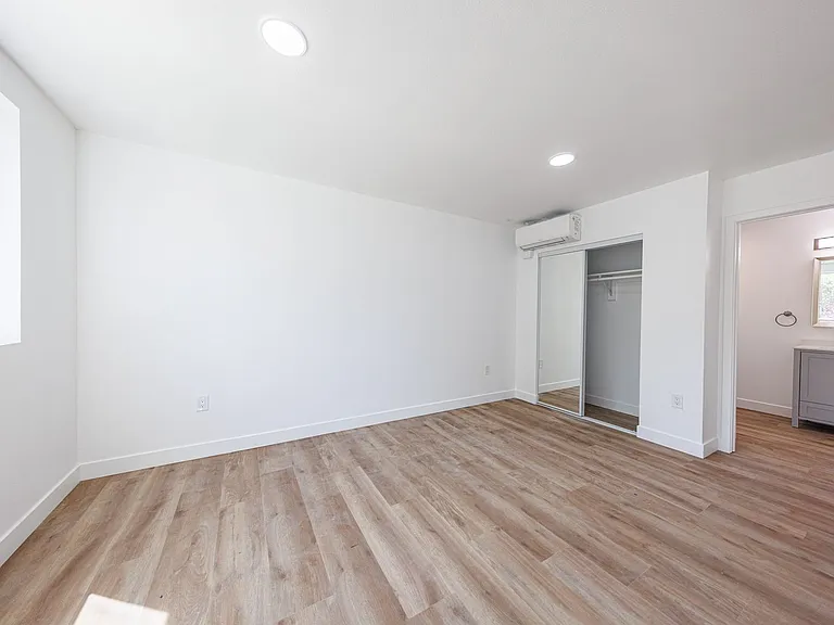 Huge 2, 3 & 4 Bed 2026 Townhomes — Photo 81
