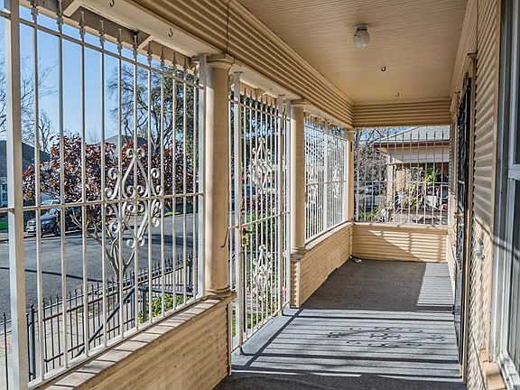 5th image of 1421 E Flora St
