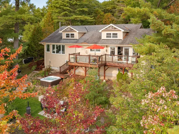 1051 Evanswood Dr, Gravenhurst, ON P0E 1G0