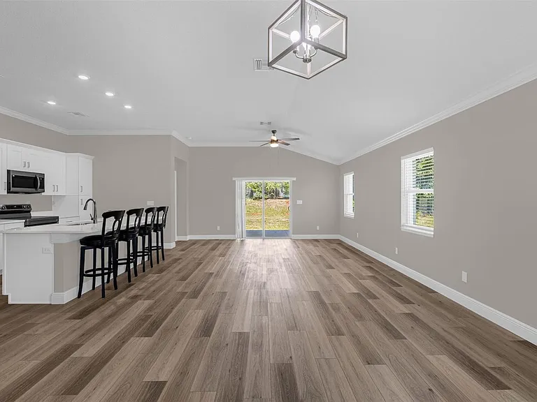 706 Stanley Ave — Photo 1