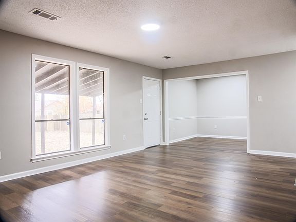 4th image of 4505 Villawood Dr