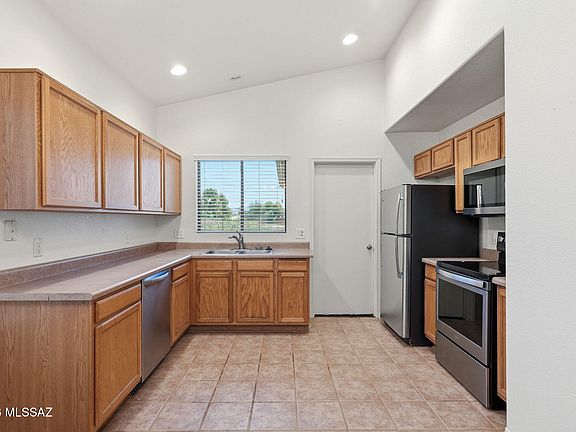 2nd image of 2878 W Medallion Dr