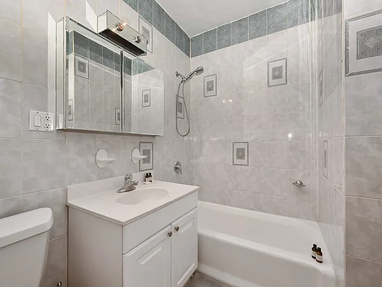 146 Reade St #3 — Photo 33