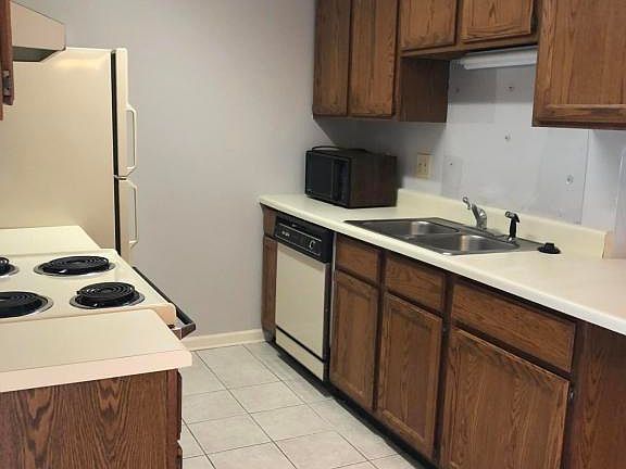 5th image of 925 Chip Cove Ln