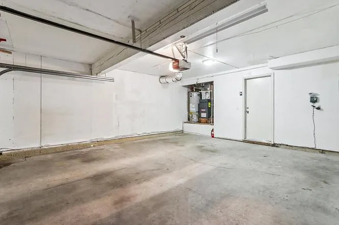 5 bed, 2357 sqft, $5,600 — Photo 4