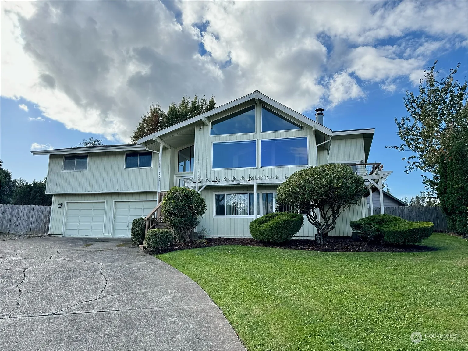 2431 Pine Place photo 1