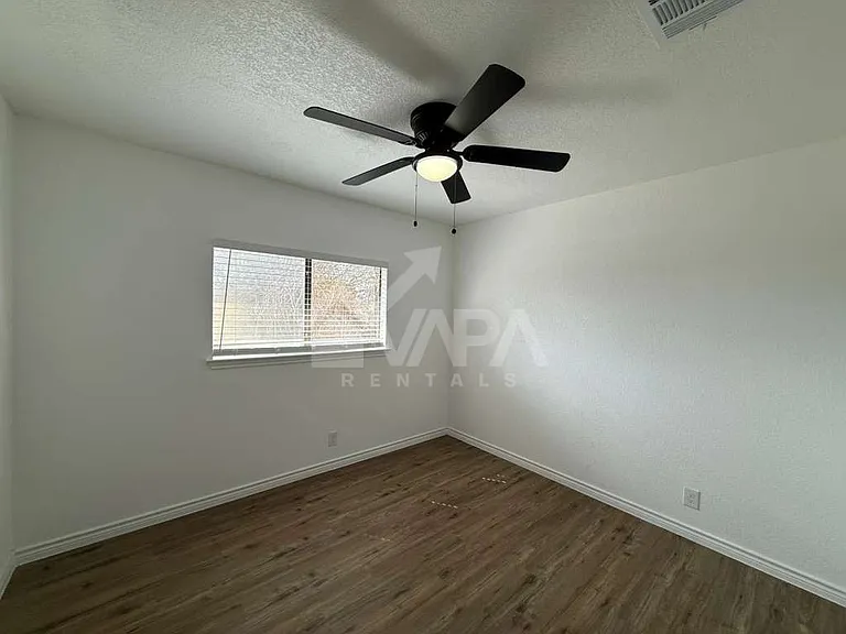 8750 Shallow Ridge Dr — Photo 12