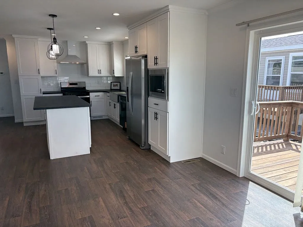 3 bed, 2.0 bath, 1356 sqft, $1,018 — Photo 4