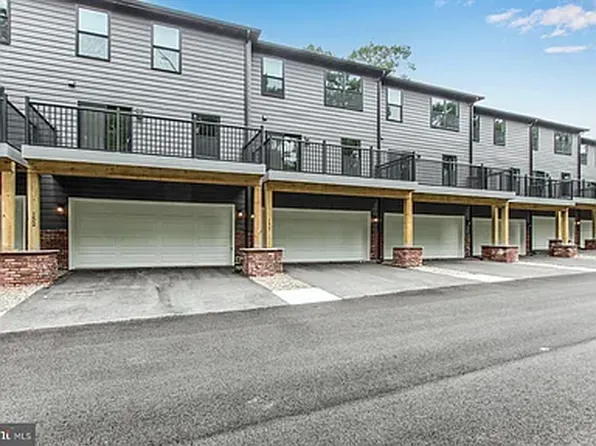 151 High Pointe Dr #24, Hummelstown, PA 17036