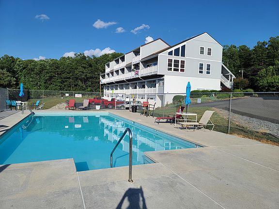 2nd image of 16109 Smith Mountain Lake Pkwy #G-7