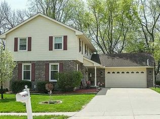 9792 Sunset Ter, Clive, IA 50325