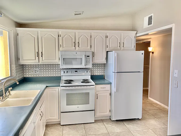 1011 W 1st Ave — Photo 5