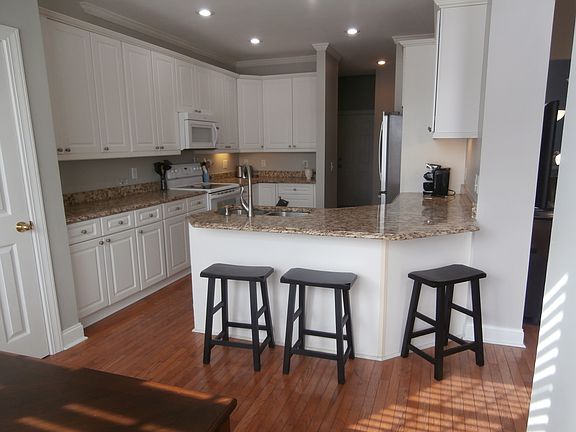 5th image of 1350 Longleaf Dr