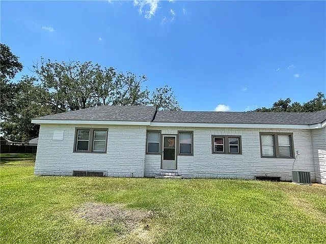 1 bed, 1.0 bath, 750 sqft, $900 — Photo 1