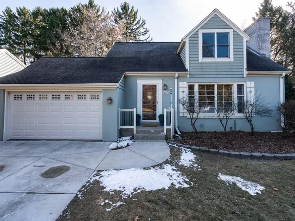 837 West Daphne ROAD, Glendale, WI 53217