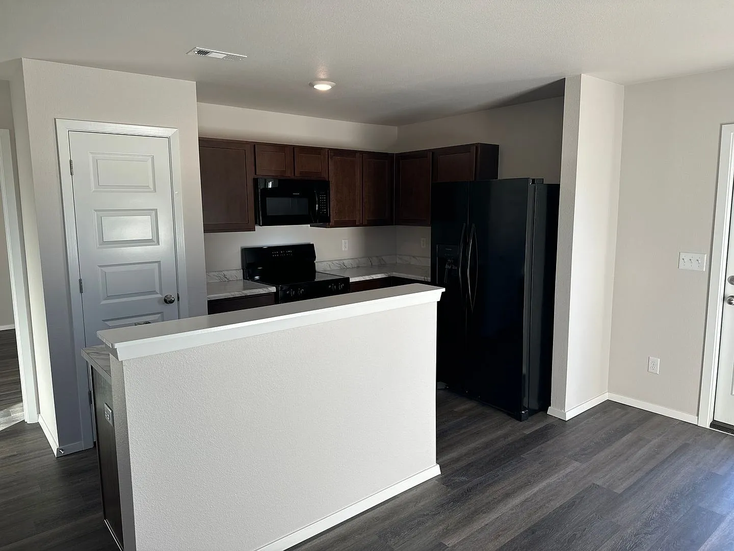 Pre-Leasing | Charming 3-Bedroom, 2-Bath Home in Barberry Court with Private Wood-Fenced Yard — Photo 3