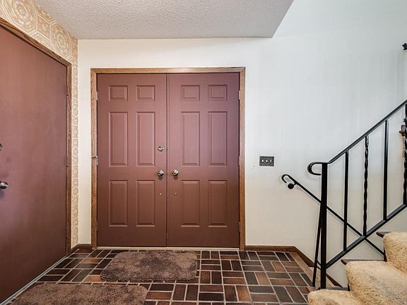 3rd image of 815 Windemere Dr