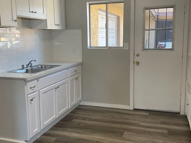 5143 Clara St — Photo 4