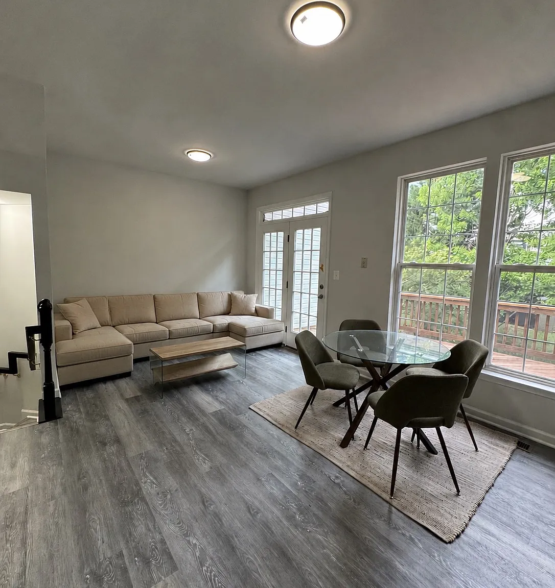 5 bed, 1380 sqft, $1,000 — Photo 2