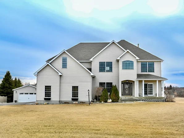 1923 19th Ave NW, Minot, ND 58703