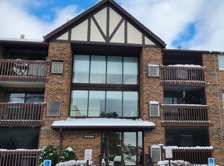 10355 Menard Ave APT 210, Oak Lawn, IL 60453